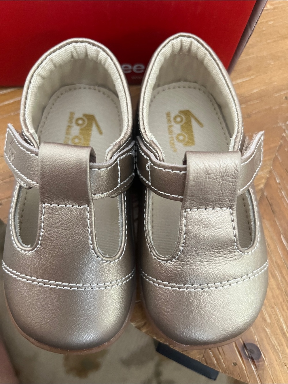 See Kai run Toddler Metallic Gold Mary Jane Shoes  size 6 girls